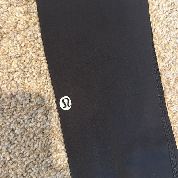 Size 2 Lululemon - Picture 2 of 5